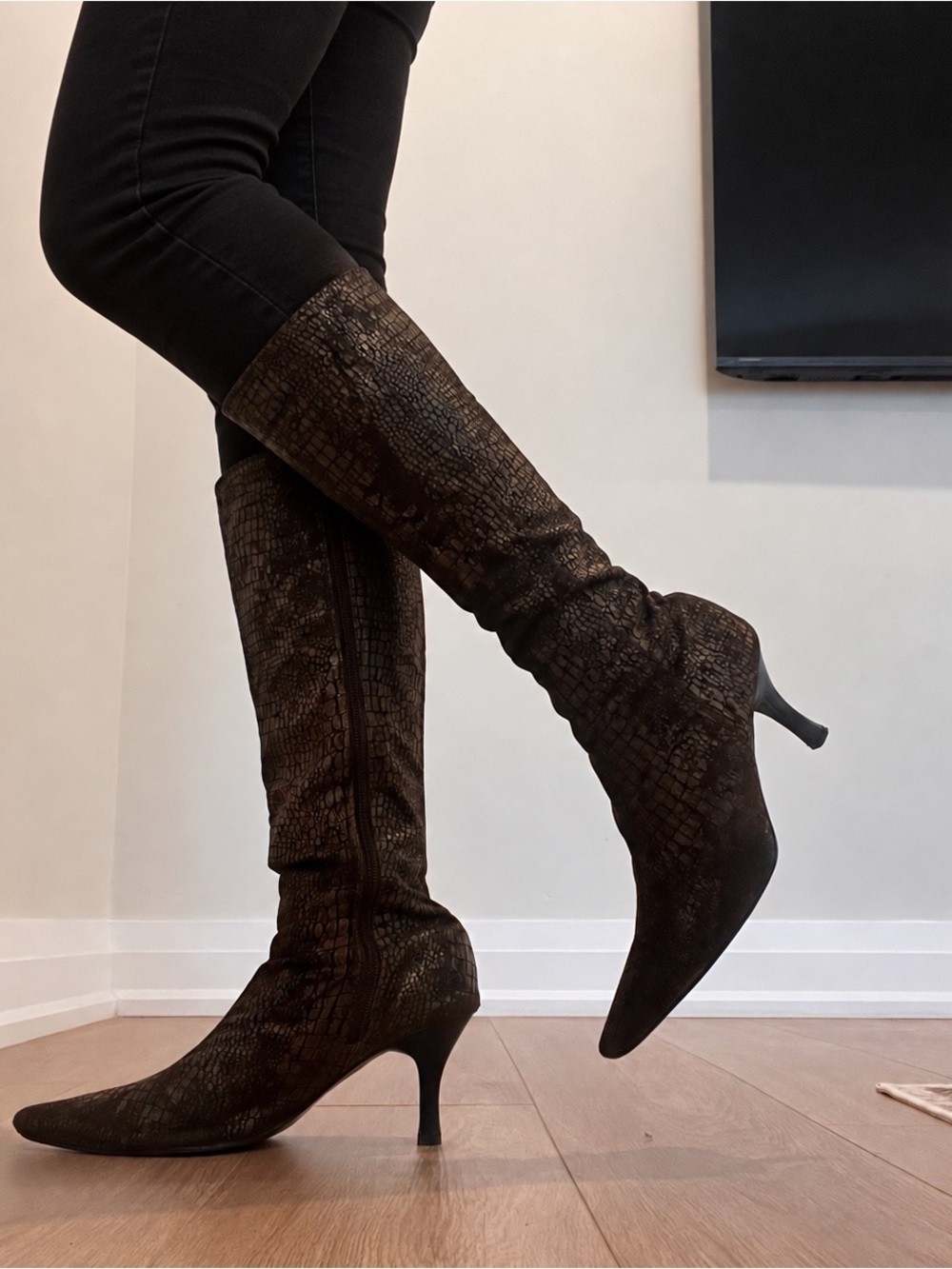Vintage Y2K Brown Croc Embossed Knee High Kitten Heel Boots Size 9 Old Money